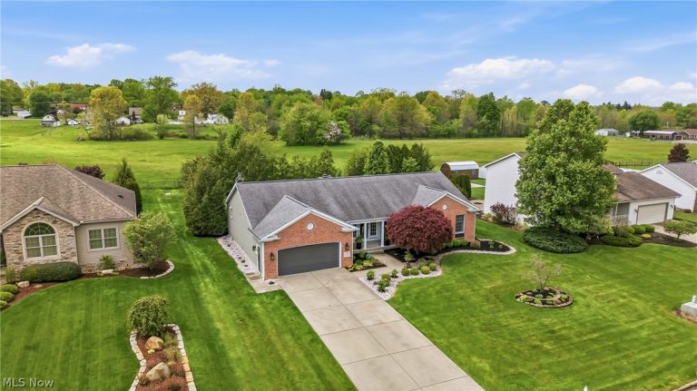 100 Forest Hill Drive, Hubbard, OH - Photo 3