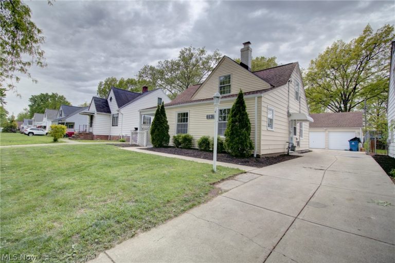 6836 Beresford Avenue, Parma Heights, OH - Photo 3