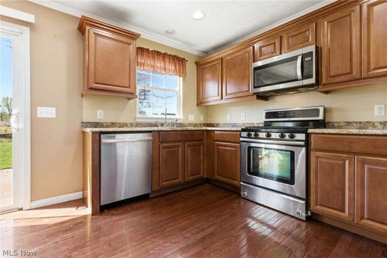 3286 Hidden Brook Drive, Ravenna, OH - Photo 8