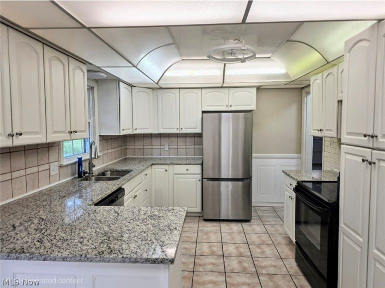 1702 Bears Den Road, Youngstown, OH - Photo 4