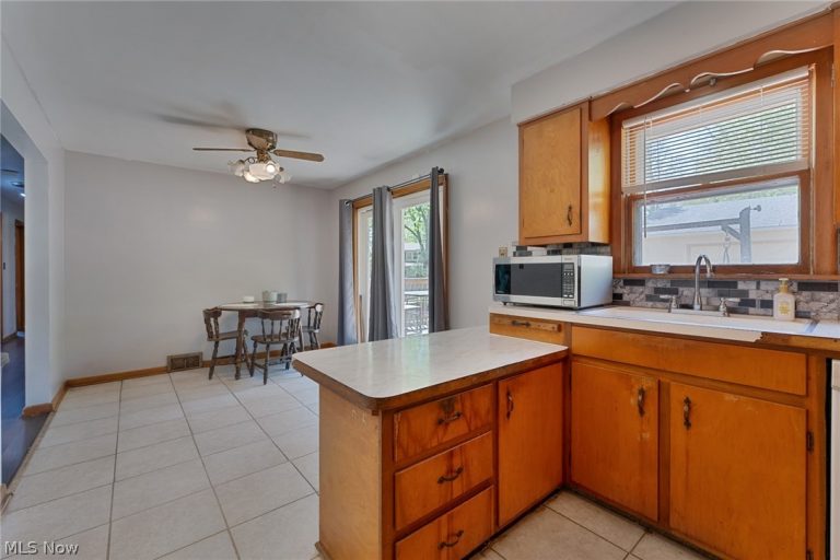 4285 Kerrybrook Drive, Youngstown, OH - Photo 6