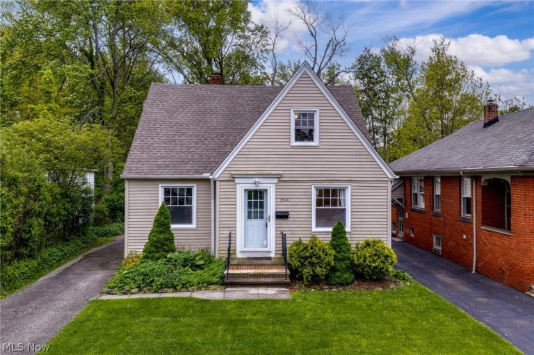 3504 Scarborough Road, Cleveland Heights, OH - Photo 2