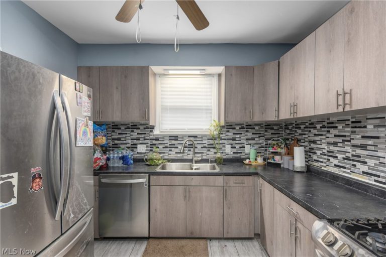 1631 Cohassett Avenue, Lakewood, OH - Photo 6