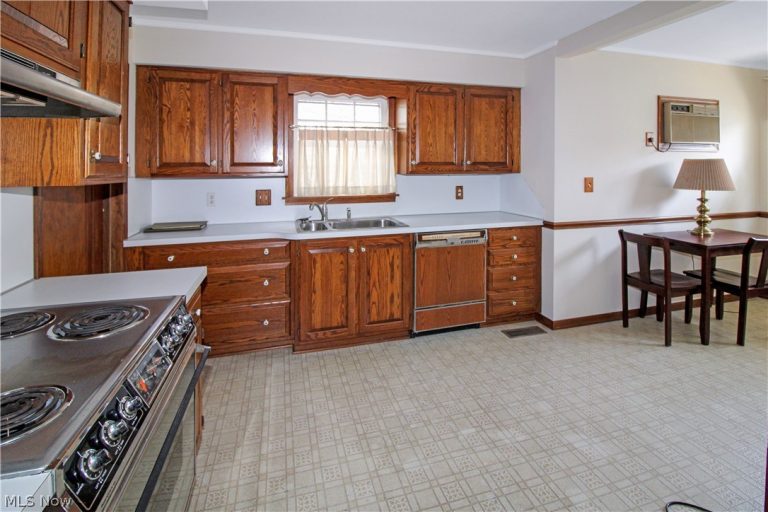 325 Jefferson Street, Port Clinton, OH - Photo 8