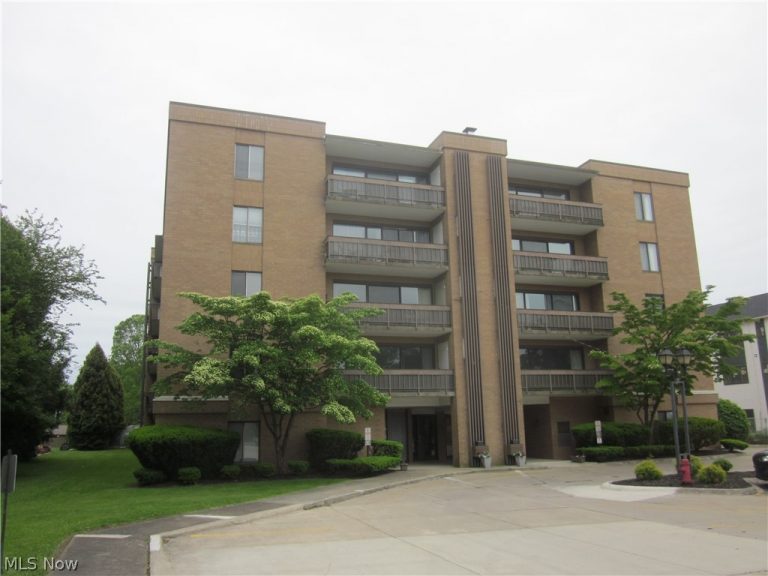 22555 Center Ridge Road #204, Rocky River, OH - Photo 2