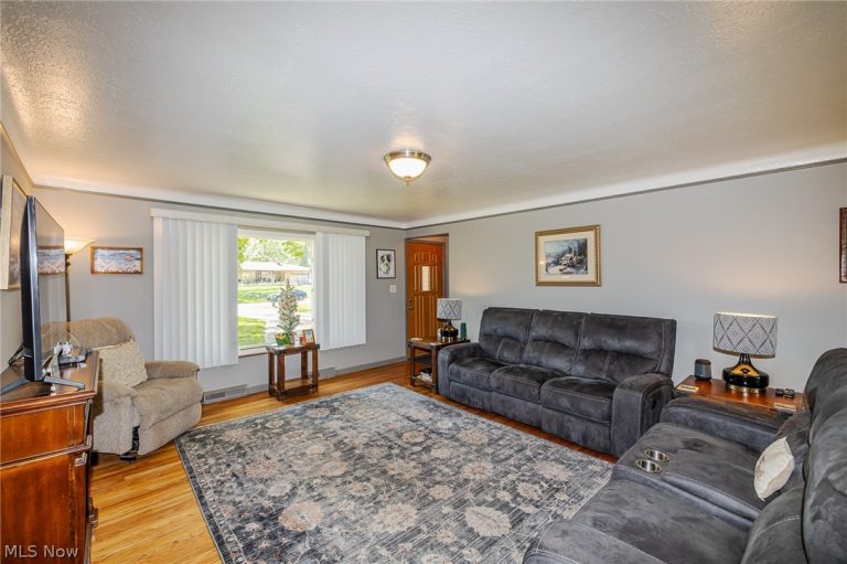 1055 Twilight Drive, Seven Hills, OH - Photo 4
