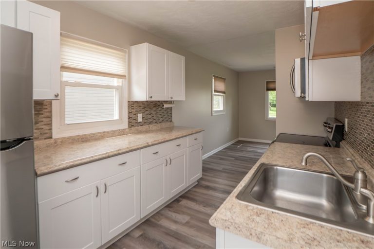 1060 Orchard Avenue, North Canton, OH - Photo 8