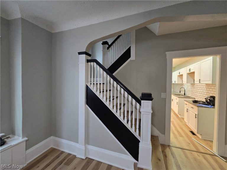 9807 Parkgate Avenue, Cleveland, OH - Photo 2