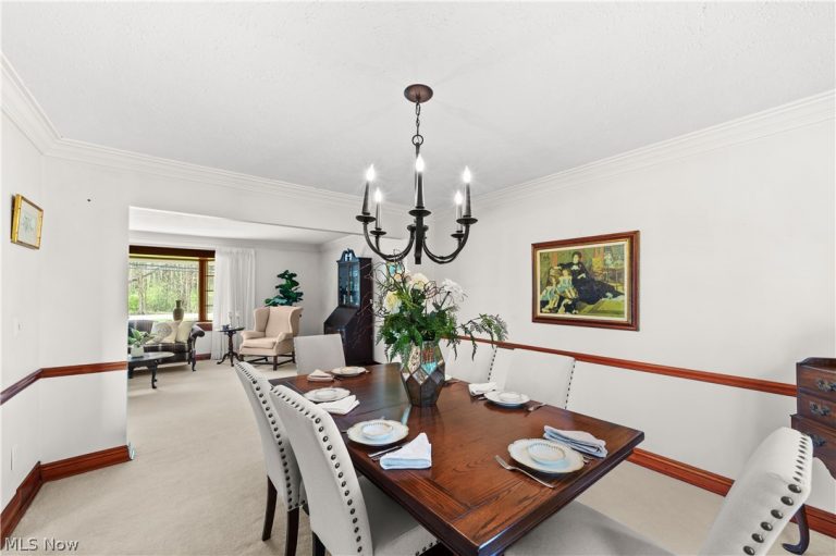 8730 Bainbridge Road, Chagrin Falls, OH - Photo 8