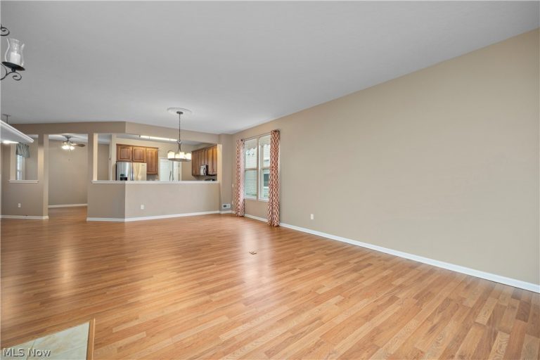 9428 Drury Way, North Ridgeville, OH - Photo 4