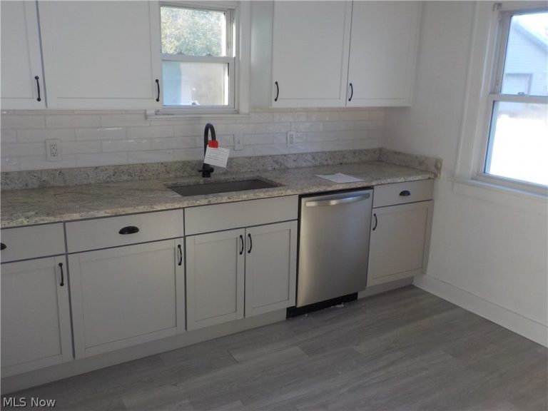3912 Oak Park Avenue, Cleveland, OH - Photo 8