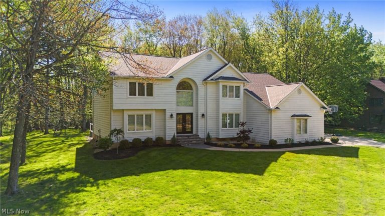 5045 Crofton Avenue, Solon, OH - Photo 3