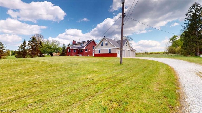10525 Clay Street, Montville, OH - Photo 2