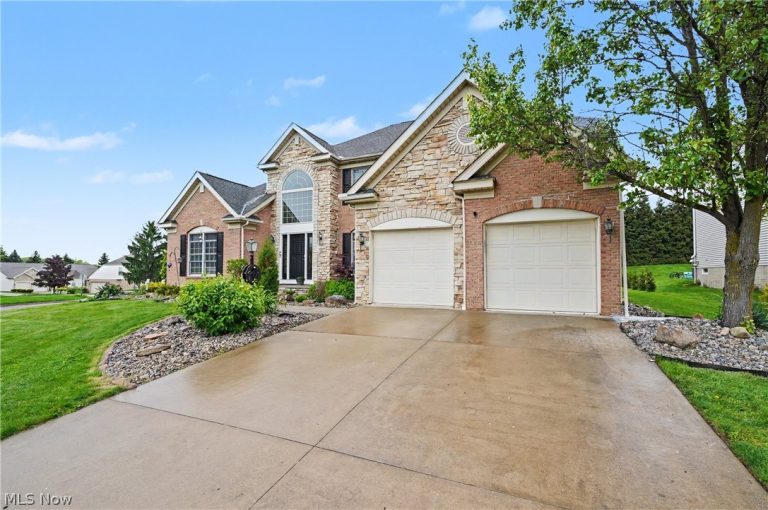 1257 Muchney Circle, Akron, OH - Photo 2