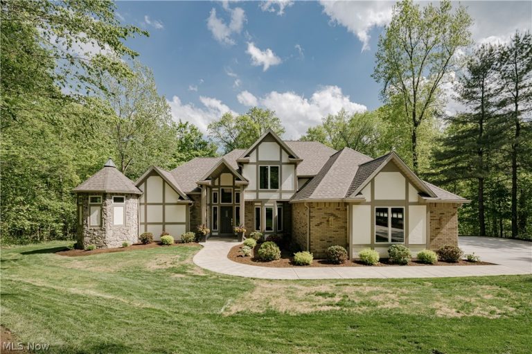 11251 Lake Forest Drive, Chesterland, OH - Photo 3