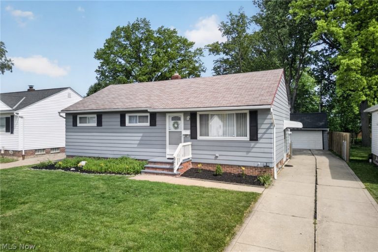 30121 Vineyard Road, Willowick, OH - Photo 2
