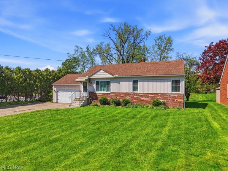 125 Meadowlane Road, Seven Hills, OH - Photo 2