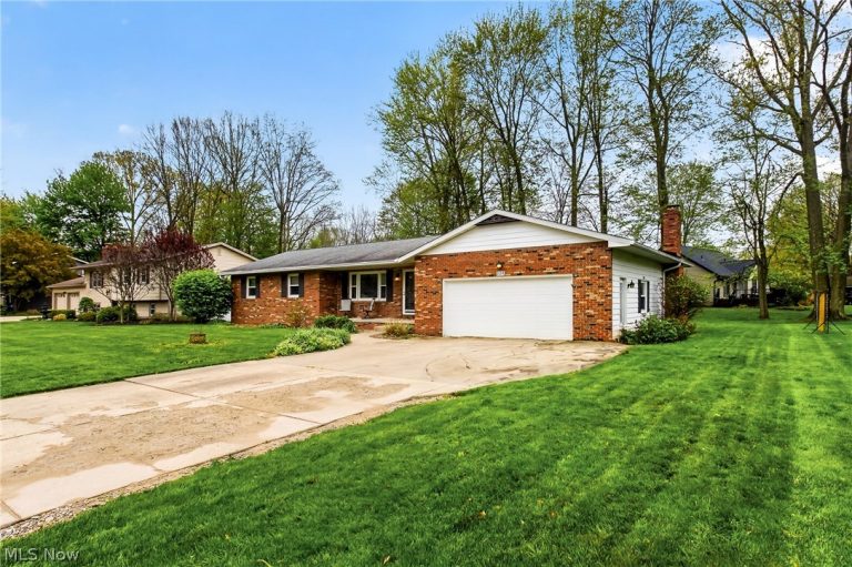 324 Old Oak Drive, Cortland, OH - Photo 3