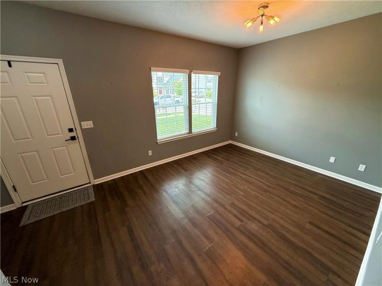 205 Settlers Lane, Painesville, OH - Photo 2