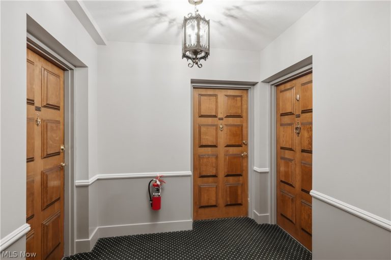 3167 Linden Road #201, Rocky River, OH - Photo 4