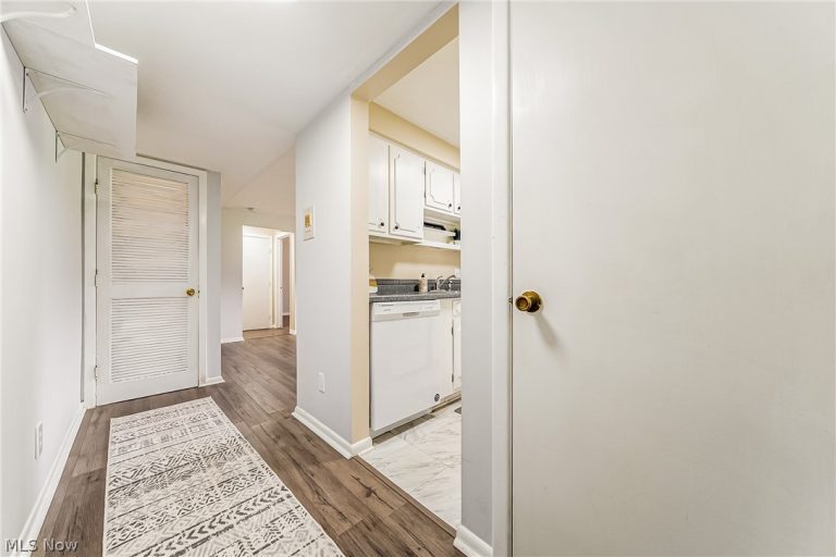 22011 River Oaks Drive #A3, Rocky River, OH - Photo 2