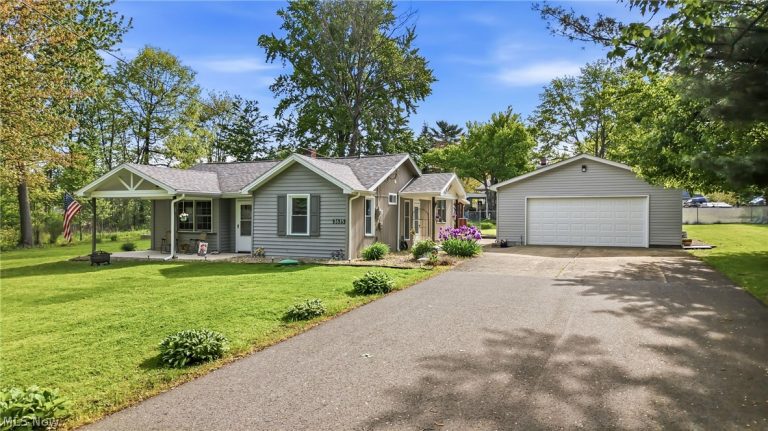 3635 Homewood Avenue, Hubbard, OH - Photo 2