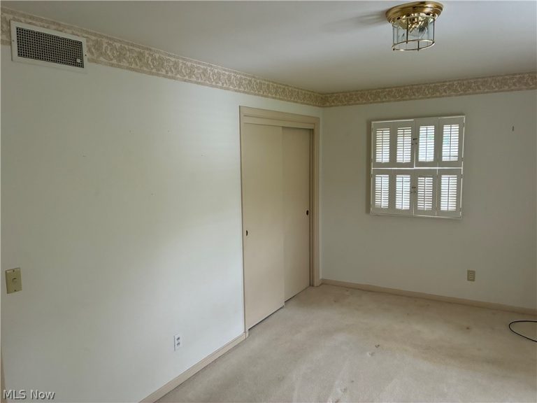 2007 Silver Fox Lane, Warren, OH - Photo 8