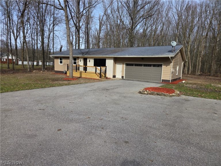 1075 River Road, Lake Milton, OH - Photo 4