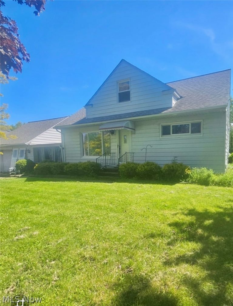 10481 Briar Hill Drive, Kirtland, OH - Photo 2