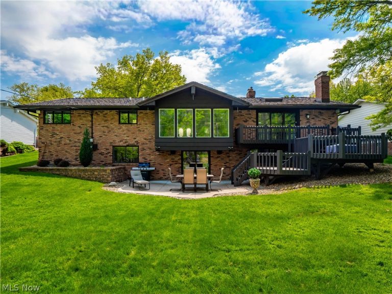 13730 Arrowhead Trail, Middleburg Heights, OH - Photo 2