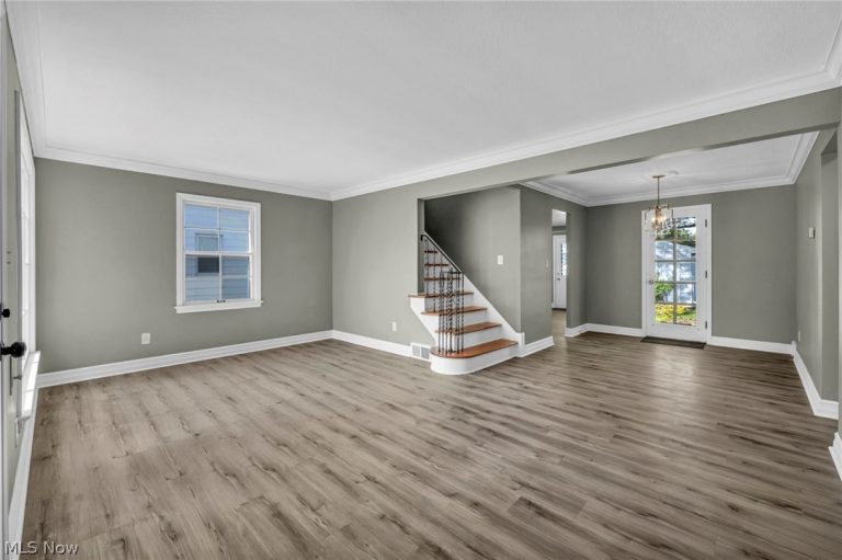 7198 Greenleaf Avenue, Parma, OH - Photo 4