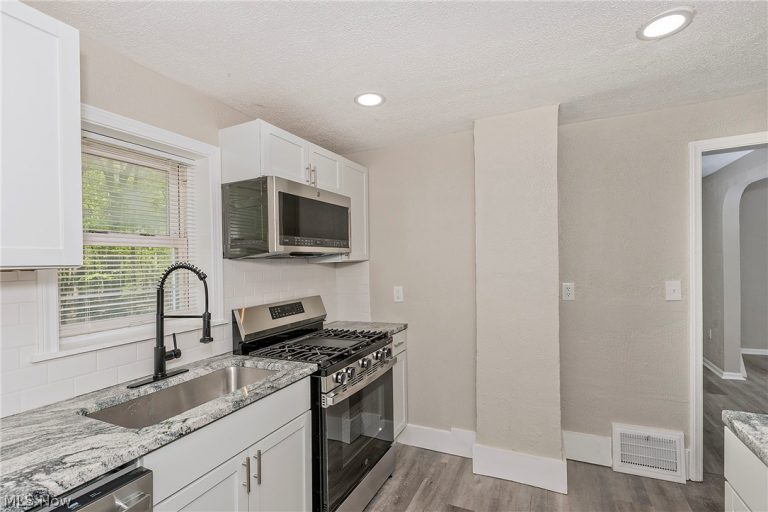 22530 Harms Road, Richmond Heights, OH - Photo 4