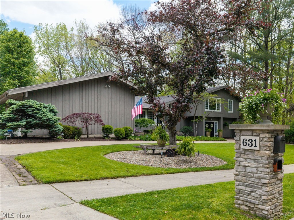 631 Rocky Hollow Drive, Akron, OH