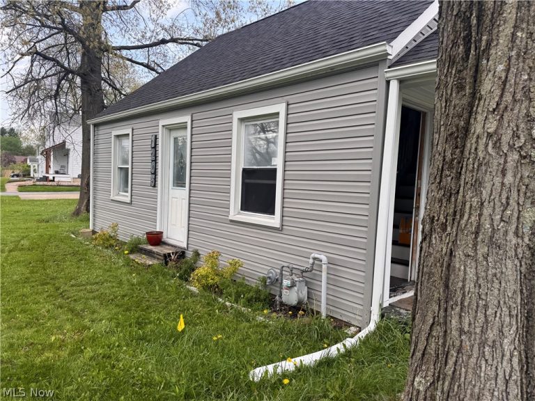 1205 Shannon Road, Girard, OH - Photo 3