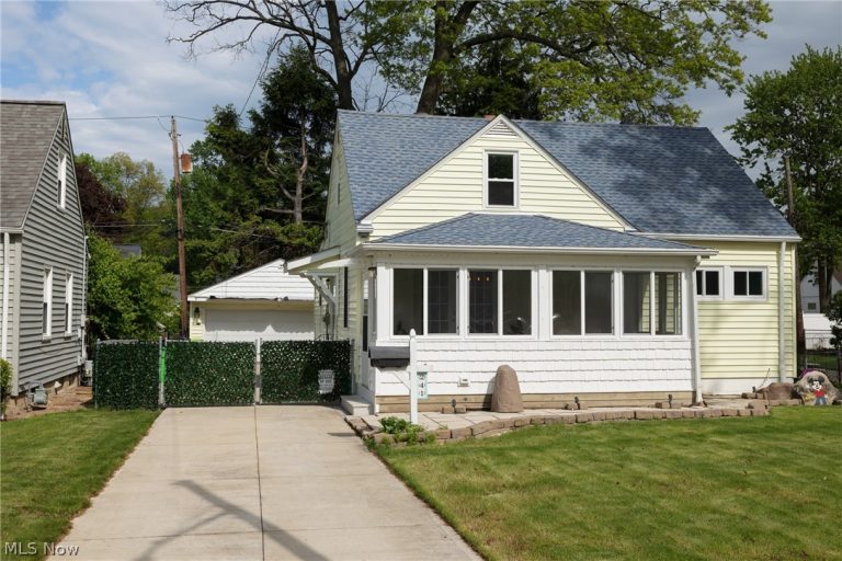 241 Inwood Boulevard, Avon Lake, OH - Photo 3