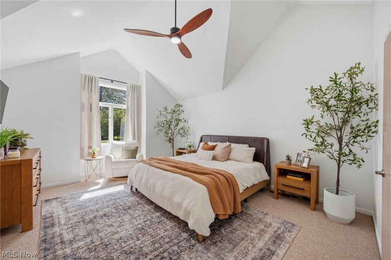 18976 Thorpe Road, Chagrin Falls, OH - Photo 4