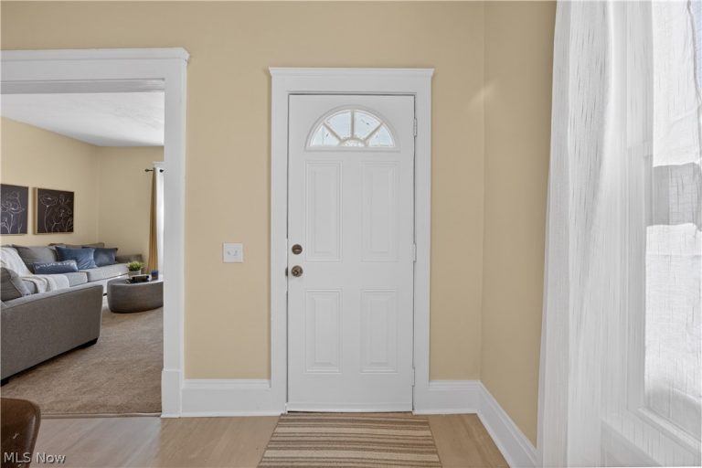 2212 Selzer Avenue, Cleveland, OH - Photo 6