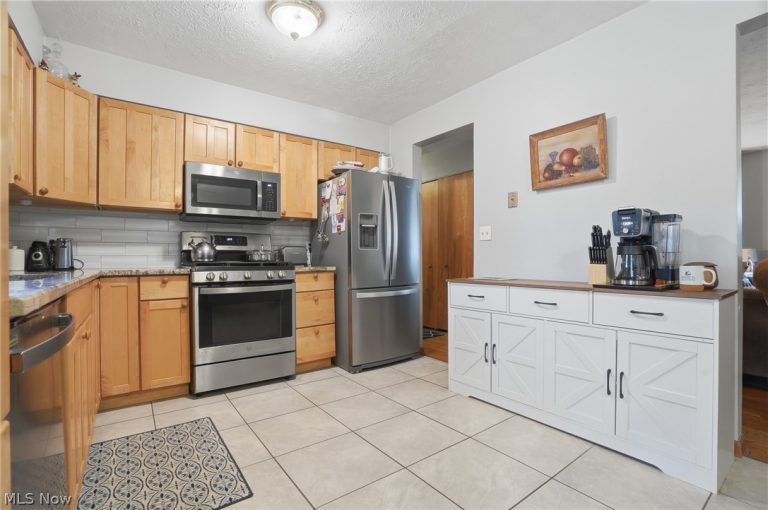 3955 Dunbar Street, Austintown, OH - Photo 6