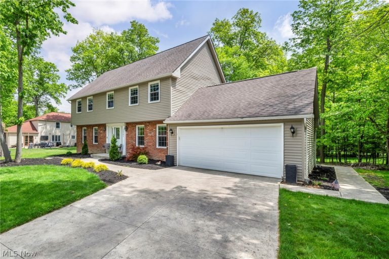 16561 White Oaks Drive, Strongsville, OH - Photo 4