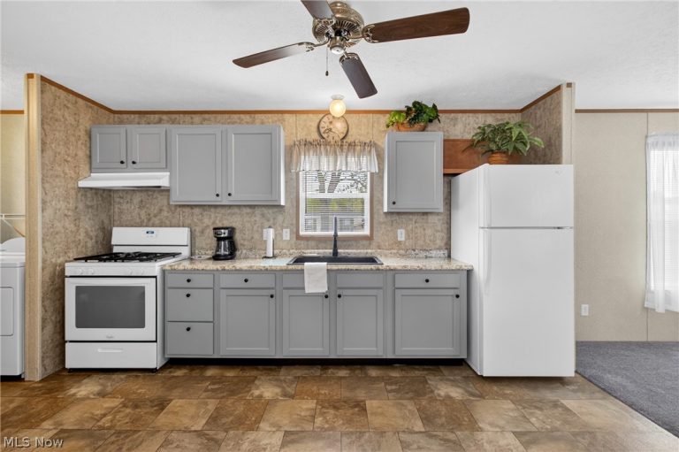 9525 Woodworth Road #A19, North Lima, OH - Photo 8