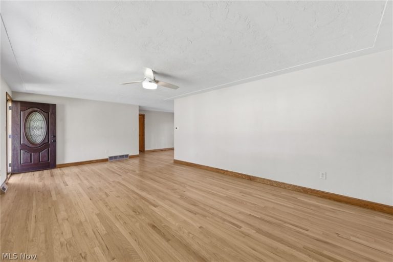 4561 Newbury Drive, Vermilion, OH - Photo 4