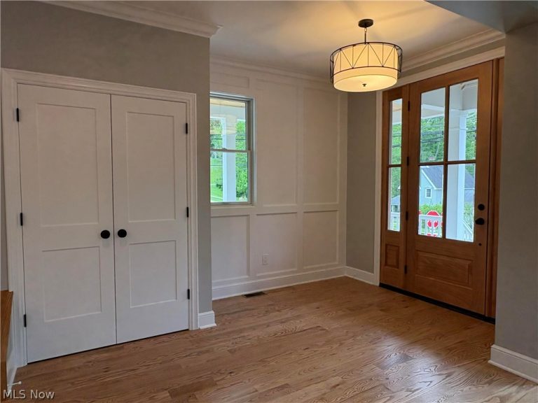 295 Franklin Street, Chagrin Falls, OH - Photo 3