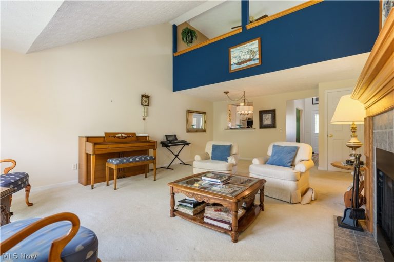 1702 Southpointe Circle, Canton, OH - Photo 8