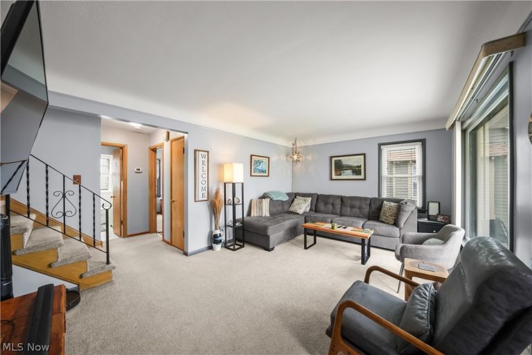 14902 James Avenue, Maple Heights, OH - Photo 2