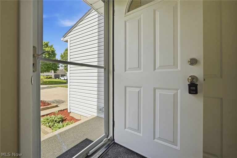 915 Old Farm Trail, Medina, OH - Photo 3