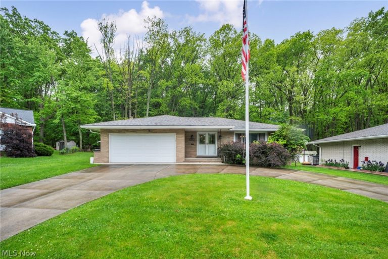 5701 Rousseau Drive, Parma, OH - Photo 3