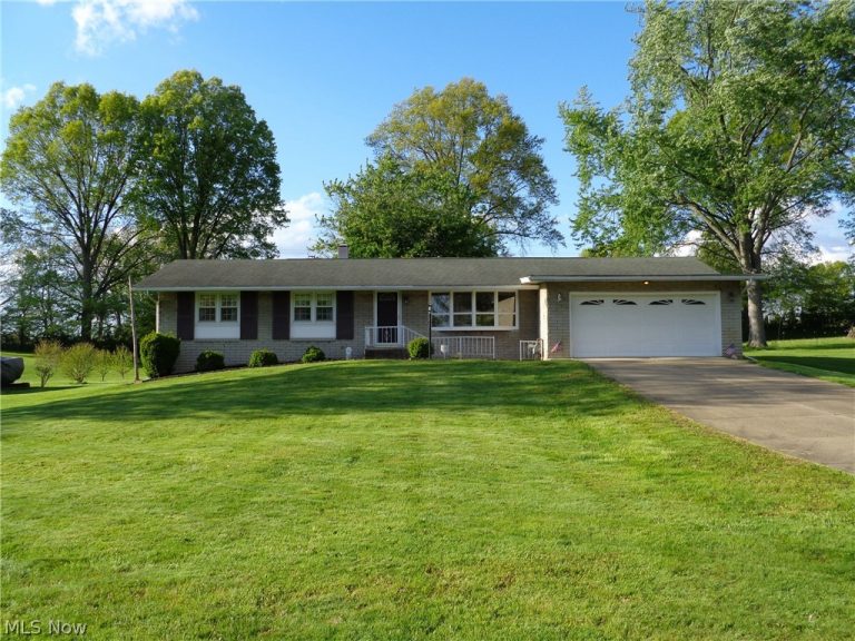 6105 Parknoll Street, Massillon, OH, 44646