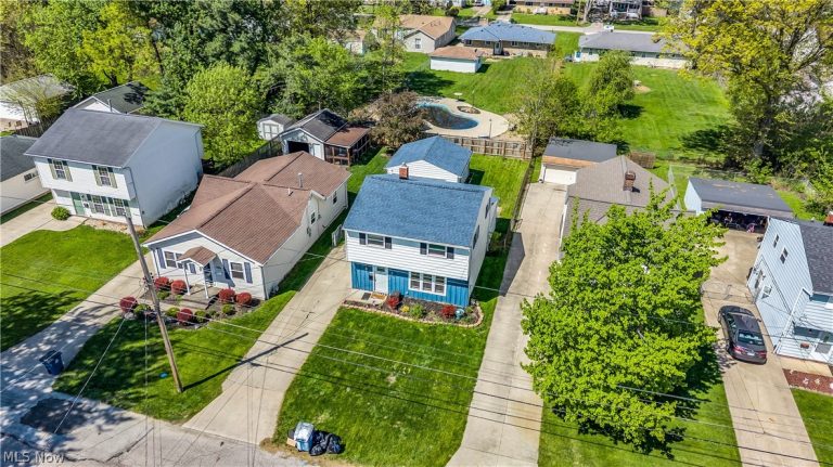 1248 359th Street, Eastlake, OH - Photo 3