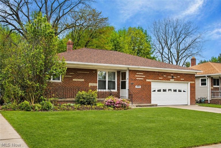 7300 Maplewood Road, Parma, OH - Photo 2