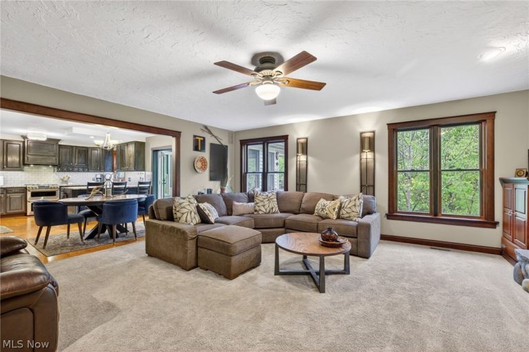 607 Highwood Drive, Cuyahoga Falls, OH - Photo 3